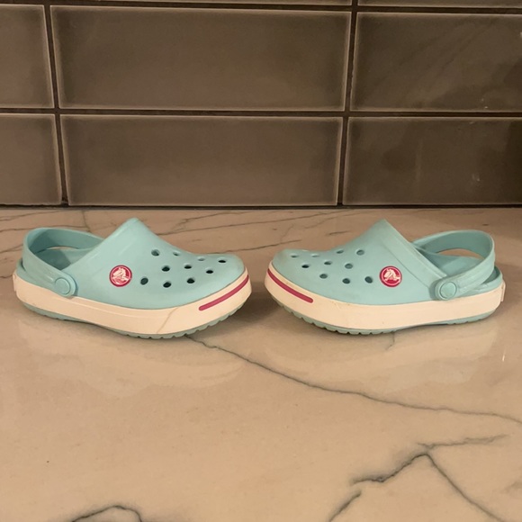 10 c 11 crocs